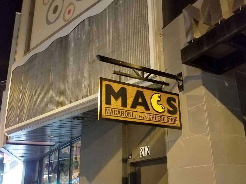 Mac's - Blade Sign - Wisconsin Dells, WI