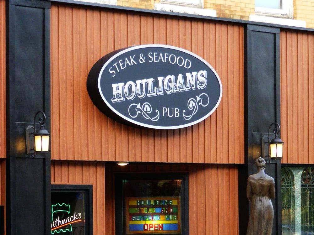 Houligan's - Building Sign - Eau Claire, WI