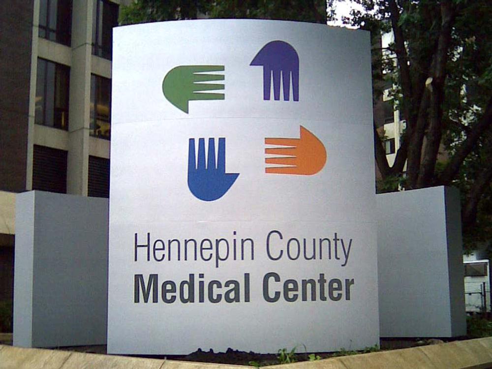 Hennepin Co. Hospital - Wayfinding Sign - Minneapolis, MN