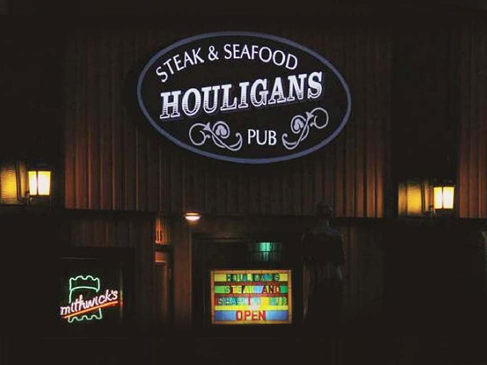 Houligan's - Building Sign - Eau Claire, WI